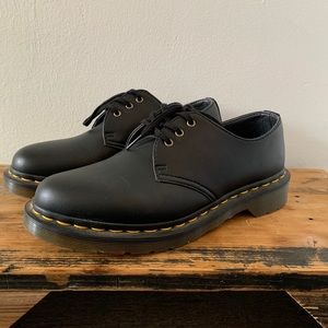 Vegan leather Dr.Martens Oxford shoes.
